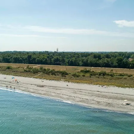 With Waterpark Access In Vaeggerlose Vakantiehuis Bøtø By